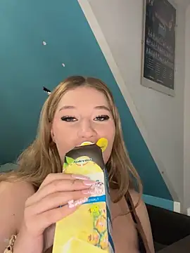 Snapshot of mellixxa chatting on November 27, 2025, 11:45 am mellixxa online show from November 27, 2025, 11:45 am