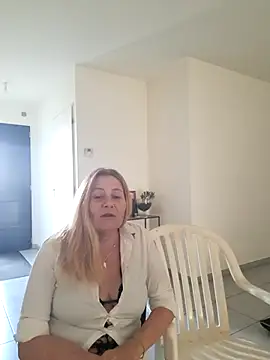 Snapshot of Le_fantasme chatting on June 1, 2026, 4:20 pm Le fantasme online show from June 1, 2026, 4:20 pm