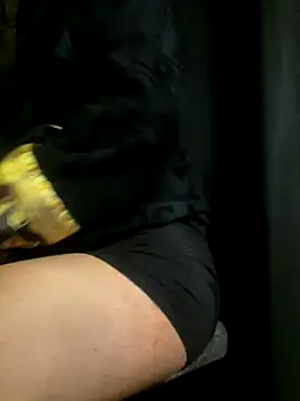 Snapshot of mcylzsd chatting on November 27, 2025, 1:18 am mcylzsd online show from November 27, 2025, 1:18 am