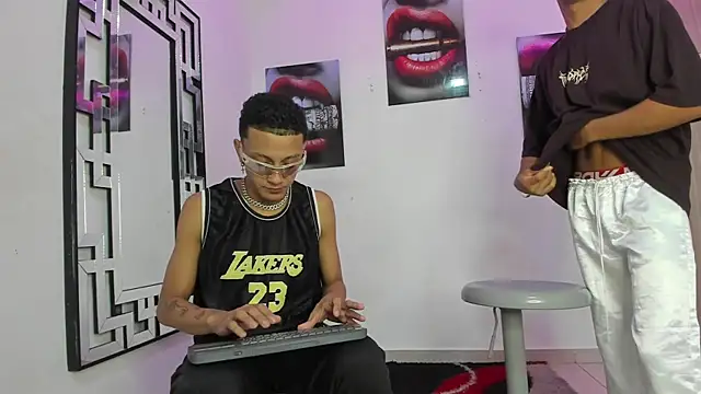 Snapshot of COUPLES_BOYS chatting on December 2, 2025, 7:25 am COUPLES BOYS online show from December 2, 2025, 7:25 am