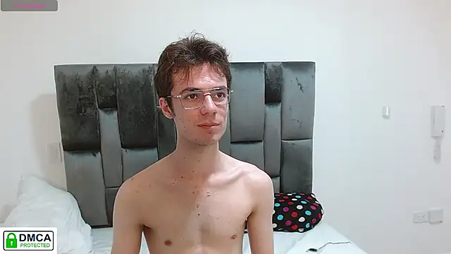 Snapshot of SaccharineSin chatting on November 28, 2025, 1:41 am SaccharineSin online show from November 28, 2025, 1:41 am