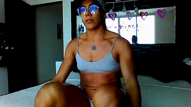 sexymusclegoddess online show from April 7, 2026, 1:11 pm