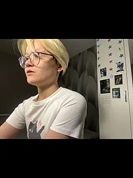 Snapshot of LunaDoreann chatting on December 3, 2025, 1:42 pm LunaDoreann online show from December 3, 2025, 1:42 pm