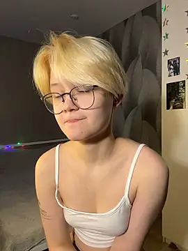 LunaDoreann online show from January 17, 2026, 11:19 pm