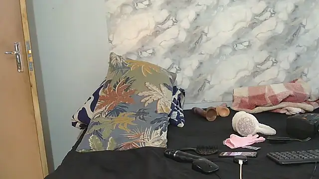 SexyZuluBarbie online show from June 15, 2026, 12:18 pm