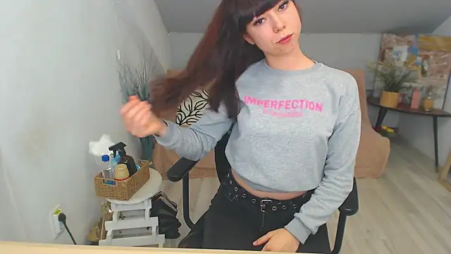 Snapshot of MayaWill chatting on November 27, 2025, 3:03 pm MayaWill online show from November 27, 2025, 3:03 pm