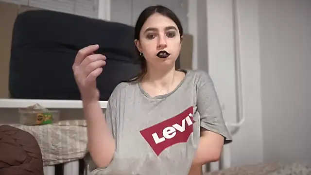 Aphr0ditee online show from March 6, 2026, 6:04 pm