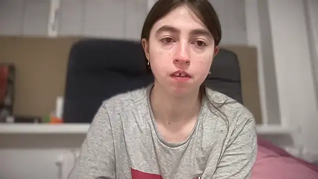 Aphr0ditee online show from March 26, 2026, 11:32 pm