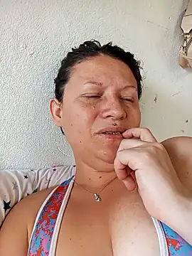 Snapshot of Kattiaa_bk1 chatting on December 17, 2025, 6:58 pm Kattiaa bk1 online show from December 17, 2025, 6:58 pm