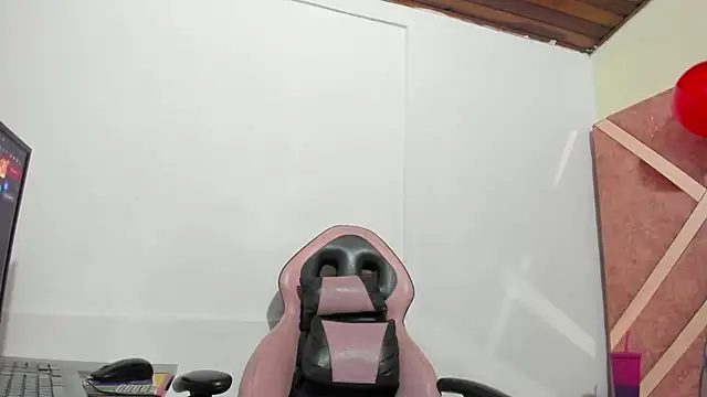 Valeria gil  online show from February 15, 2026, 3:25 am