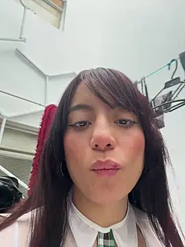 Mia fiire online show from April 15, 2026, 7:58 pm