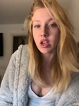 RosieLovexoxx online show from January 6, 2026, 1:15 pm