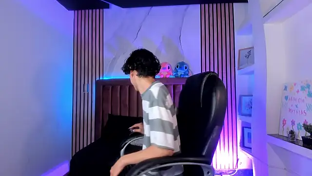 SthepanodiMonaco online show from April 18, 2026, 3:21 am