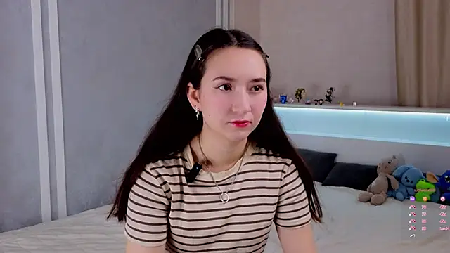 Snapshot of LuclieOppy chatting on December 14, 2025, 1:22 am LuclieOppy online show from December 14, 2025, 1:22 am