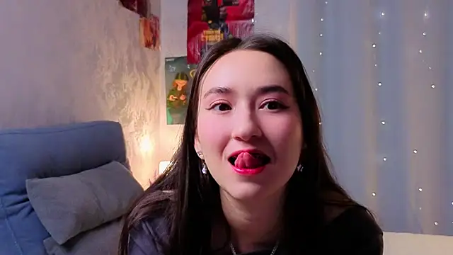 Snapshot of LuclieOppy chatting on December 23, 2025, 1:14 am LuclieOppy online show from December 23, 2025, 1:14 am