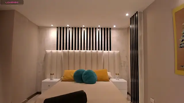 Snapshot of RossiRivers chatting on December 18, 2025, 11:27 am RossiRivers online show from December 18, 2025, 11:27 am