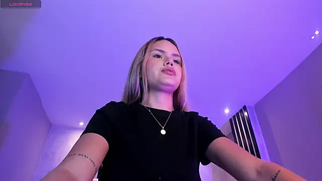 Snapshot of RossiRivers chatting on March 11, 2026, 12:11 pm RossiRivers online show from March 11, 2026, 12:11 pm