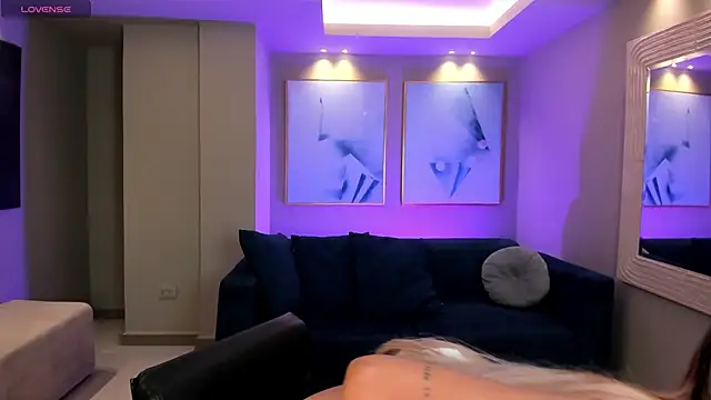 Snapshot of RossiRivers chatting on April 3, 2026, 12:14 pm RossiRivers online show from April 3, 2026, 12:14 pm