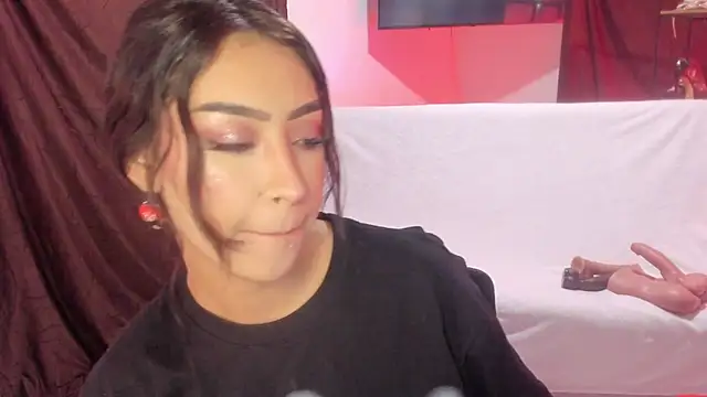 Snapshot of Ounla_Sweet chatting on August 2, 2026, 3:05 am Ounla Sweet online show from August 2, 2026, 3:05 am