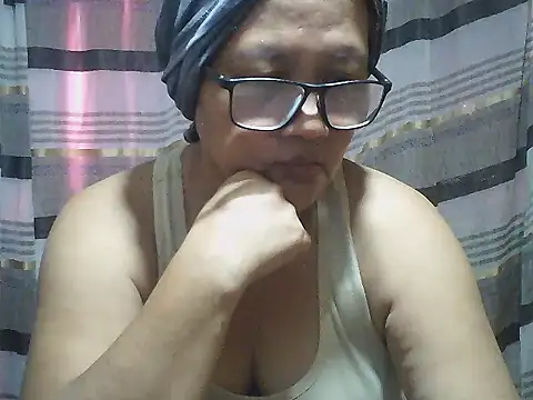 Snapshot of fireflower70 chatting on July 12, 2026, 1:29 am fireflower70 online show from July 12, 2026, 1:29 am