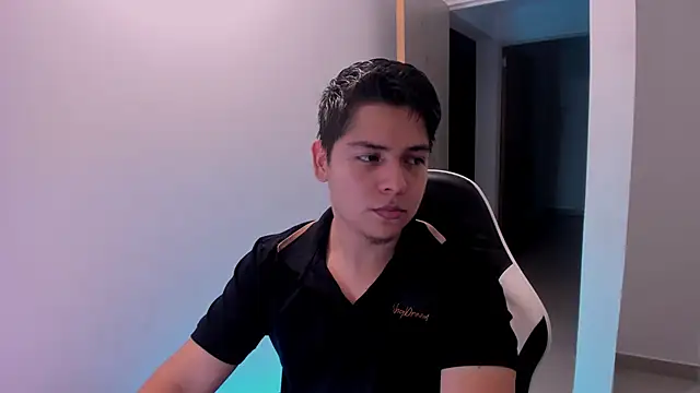 Snapshot of Asta_YunoXXX chatting on June 5, 2026, 1:01 am Asta YunoXXX online show from June 5, 2026, 1:01 am