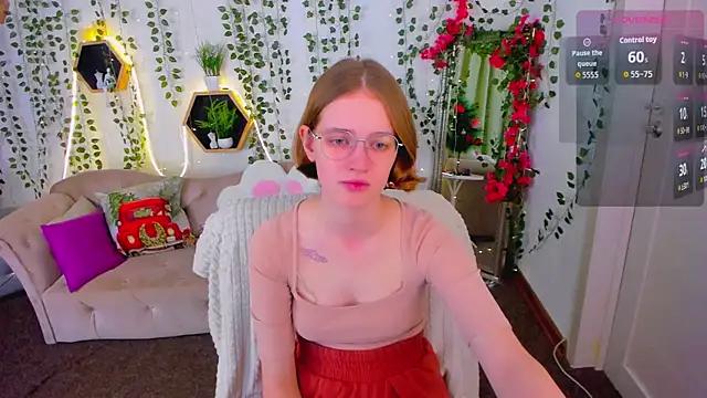 Mia Mooore online show from December 17, 2025, 2:01 pm