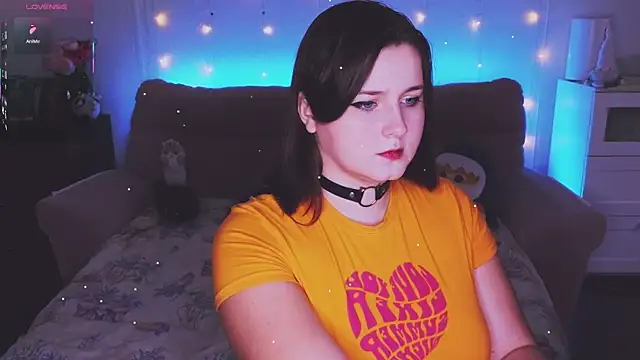 AlvaRina online show from December 17, 2025, 7:20 pm