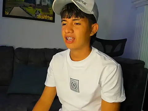 Snapshot of Mikke18 chatting on December 1, 2025, 11:21 pm Mikke18 online show from December 1, 2025, 11:21 pm