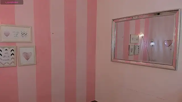 Amaia Monroe online show from April 17, 2026, 1:19 am