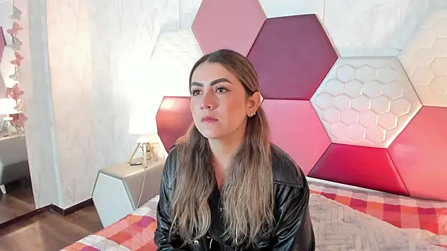 Snapshot of AriaRous chatting on February 9, 2026, 8:13 pm AriaRous online show from February 9, 2026, 8:13 pm