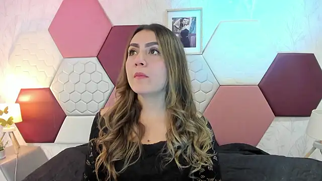 Snapshot of AriaRous chatting on March 25, 2026, 5:19 pm AriaRous online show from March 25, 2026, 5:19 pm