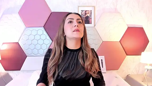 Snapshot of AriaRous chatting on April 15, 2026, 4:14 pm AriaRous online show from April 15, 2026, 4:14 pm