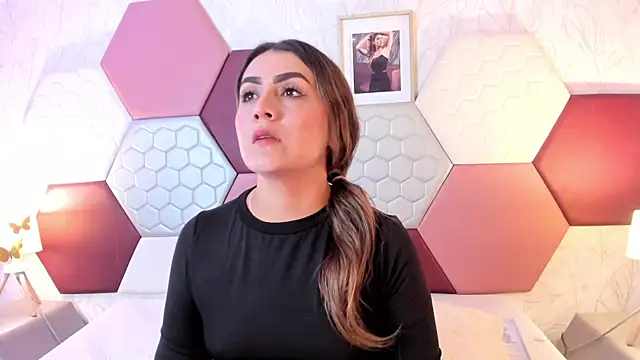 Snapshot of AriaRous chatting on April 16, 2026, 4:08 pm AriaRous online show from April 16, 2026, 4:08 pm