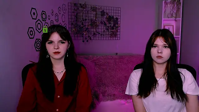 Snapshot of mikameovv chatting on December 3, 2025, 12:14 pm mikameovv online show from December 3, 2025, 12:14 pm