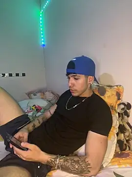 Snapshot of wil_hot chatting on November 30, 2025, 5:28 pm wil hot online show from November 30, 2025, 5:28 pm