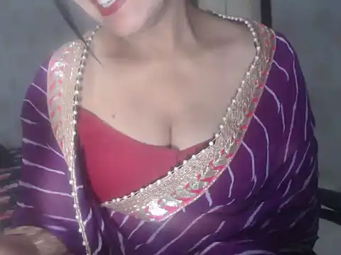 Snapshot of Hotronita123 chatting on February 4, 2026, 5:13 am Hotronita123 online show from February 4, 2026, 5:13 am