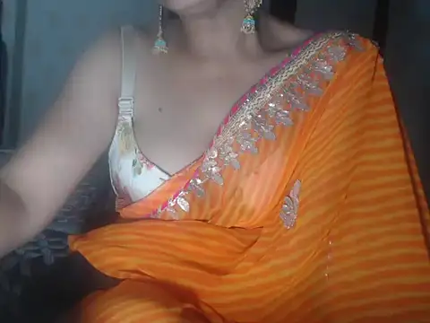 Snapshot of Hotronita123 chatting on April 18, 2026, 7:18 pm Hotronita123 online show from April 18, 2026, 7:18 pm