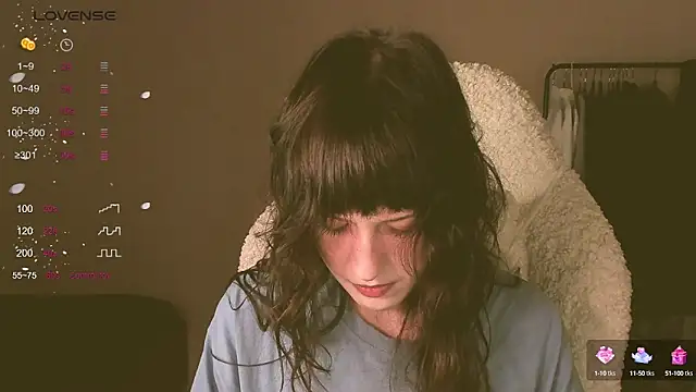 Snapshot of MePretty chatting on September 15, 2025, 4:07 pm MePretty online show from September 15, 2025, 4:07 pm