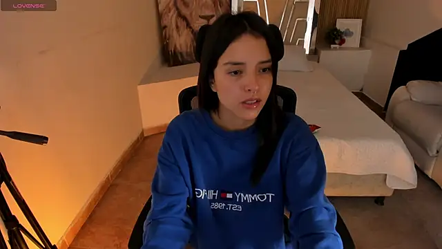 Cherrybombs  online show from April 7, 2026, 2:23 am