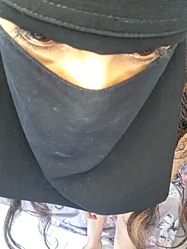 Snapshot of deva-sexy chatting on December 16, 2025, 9:42 pm deva-sexy online show from December 16, 2025, 9:42 pm