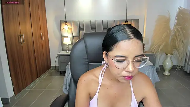 alana martiins online show from July 21, 2026, 7:49 pm