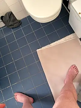 Snapshot of DutchMiracle26 chatting on December 18, 2025, 1:39 pm DutchMiracle26 online show from December 18, 2025, 1:39 pm