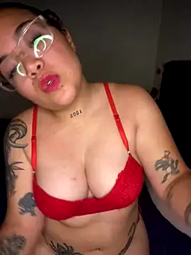 Snapshot of Lindalatina2001 chatting on December 14, 2025, 11:31 pm Lindalatina2001 online show from December 14, 2025, 11:31 pm