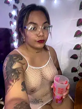 Snapshot of Lindalatina2001 chatting on January 11, 2026, 12:59 am Lindalatina2001 online show from January 11, 2026, 12:59 am