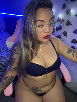 Snapshot of Lindalatina2001 chatting on March 2, 2026, 2:14 am Lindalatina2001 online show from March 2, 2026, 2:14 am