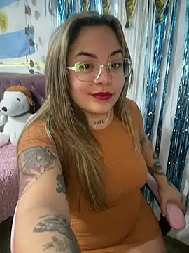 Snapshot of Lindalatina2001 chatting on July 9, 2026, 12:04 am Lindalatina2001 online show from July 9, 2026, 12:04 am