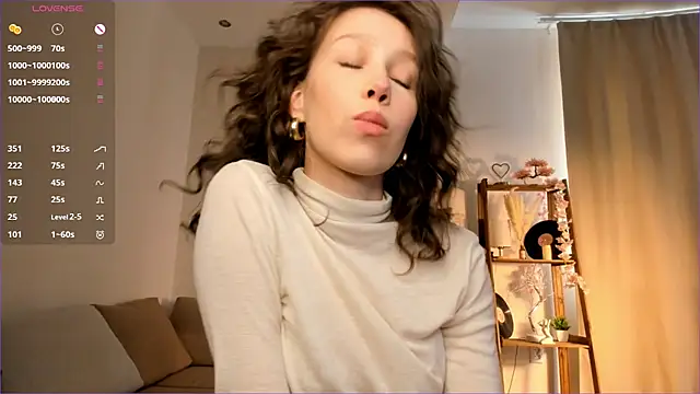 LachelleFrommer online show from April 17, 2026, 5:43 am