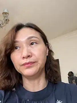 Snapshot of A-ZJunn chatting on June 11, 2026, 12:47 pm A-ZJunn online show from June 11, 2026, 12:47 pm