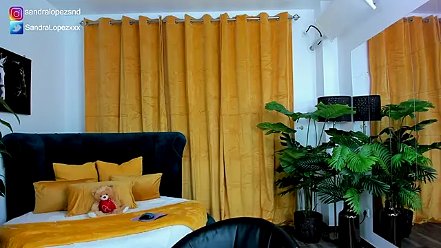 SandraLopezxx online show from November 14, 2025, 6:50 pm