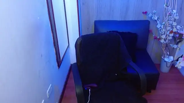 Angelica Aragon online show from December 20, 2025, 6:04 pm